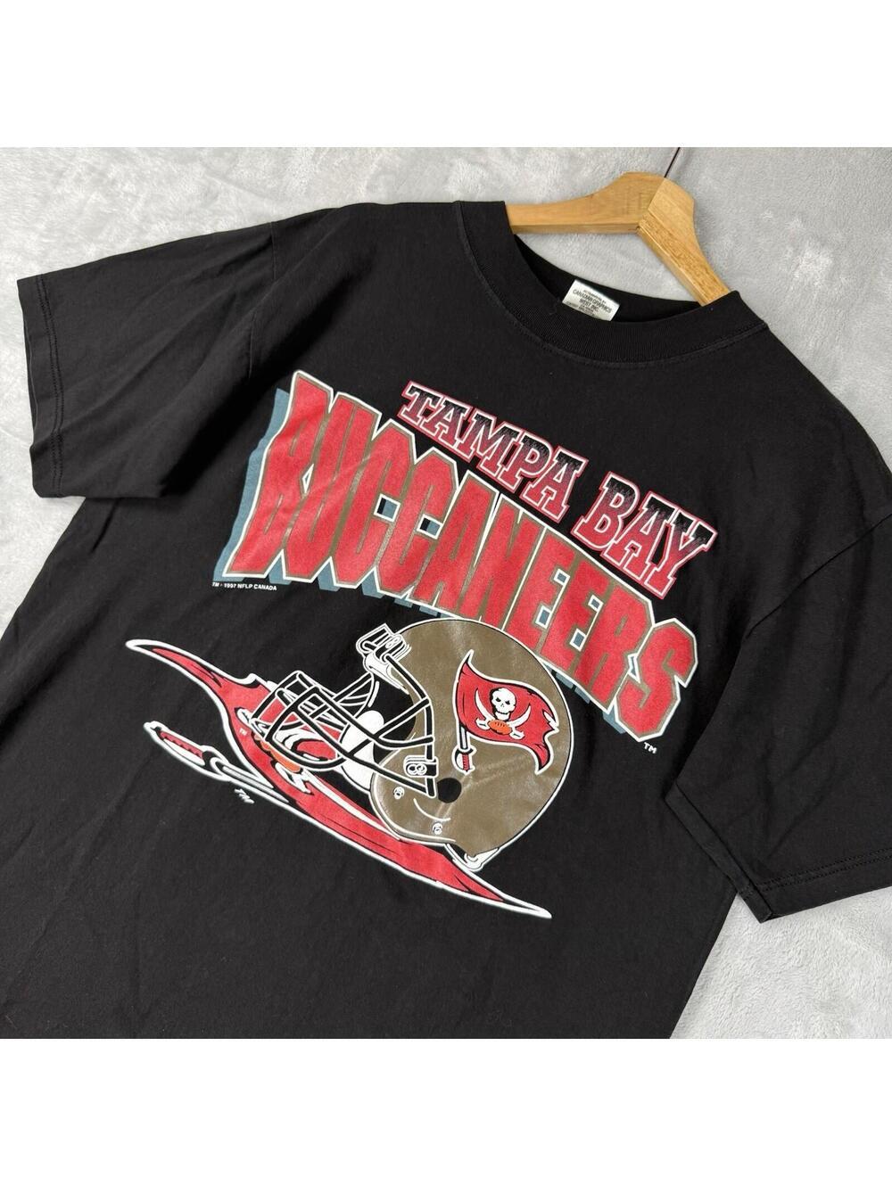 Vintage 1997 Tampa Bay Buccaneers Graphic Tee Black NFL Football M Canada Made